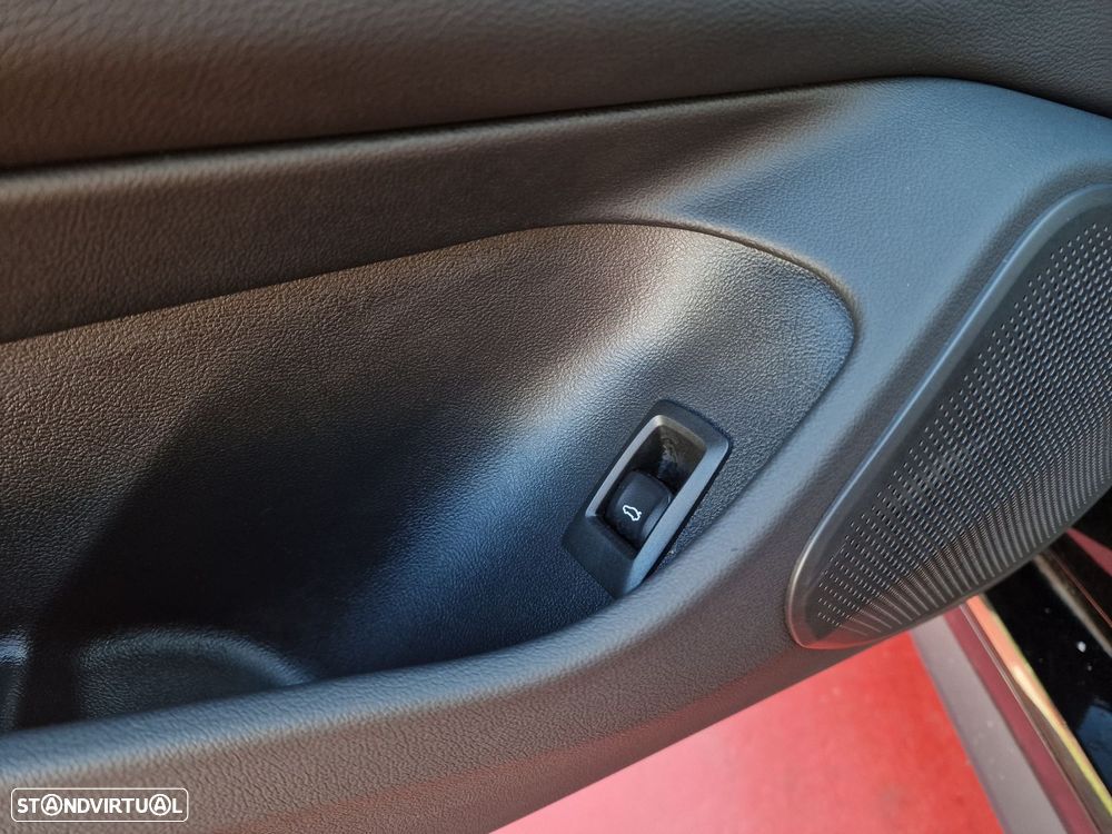 BMW i4 eDrive35 Desportiva M - 11