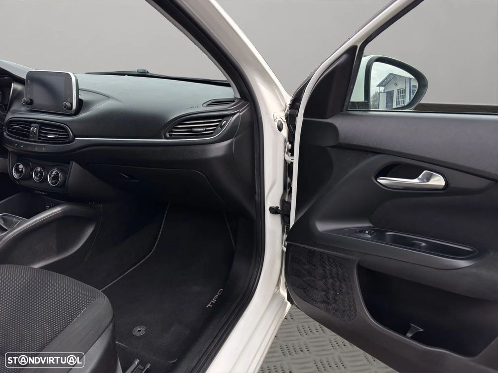 Fiat Tipo Station Wagon 1.3 M-Jet Lounge - 23