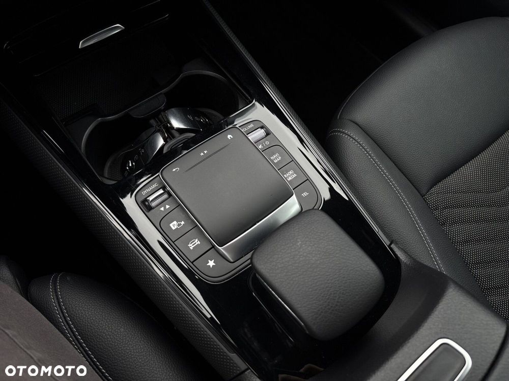 Mercedes-Benz GLB 200 7G-DCT - 26