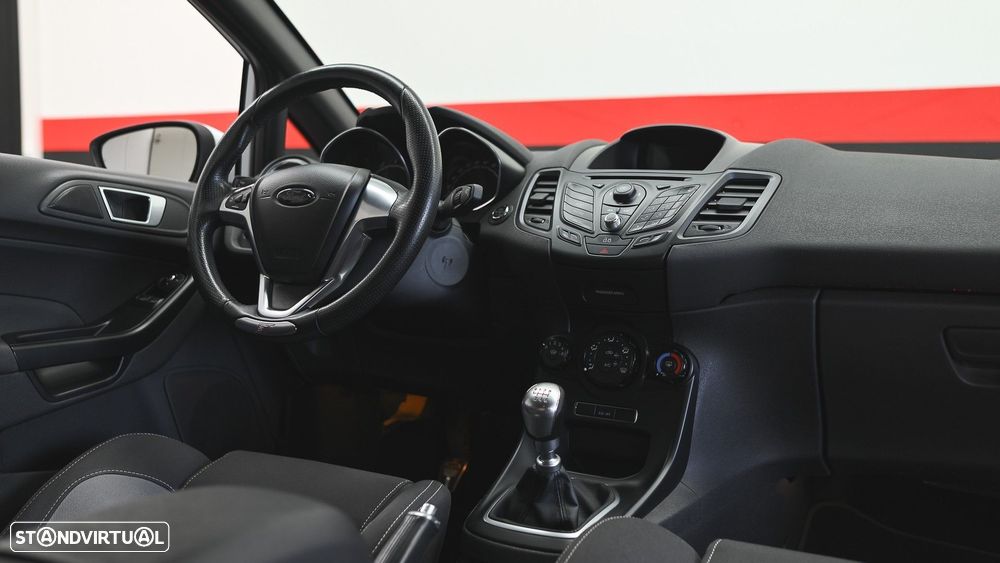 Ford Fiesta 1.6 EcoBoost ST - 48