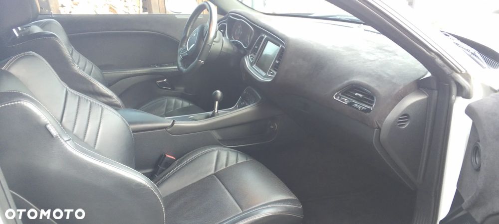 Dodge Challenger - 8