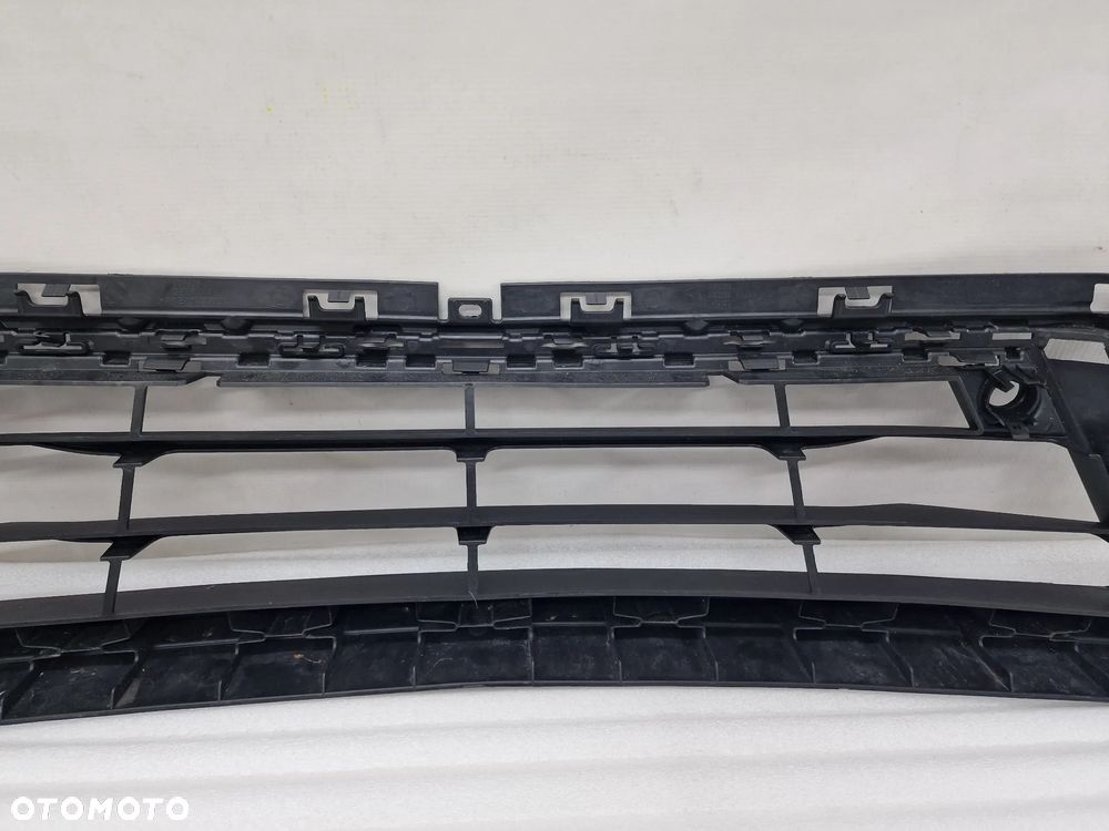 BMW F45 2 LIFT 17-20 , NA PDC , KRATKA ŚRODKOWA ZDERZAKA PRZEDNIEGO PRZÓD , NR 19593510 / 7460158 / 7460159 / 7464123 , NR AUKCJI K318 - 9