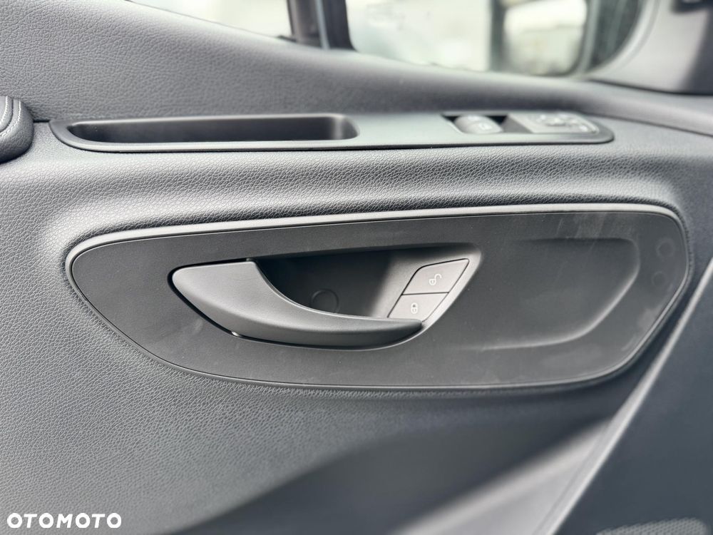 Mercedes-Benz Sprinter - 13