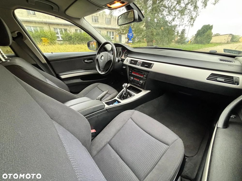 BMW Seria 3 318i - 31