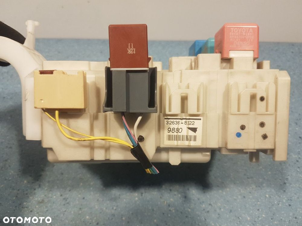 TOYOTA YARIS II 1.4D SKRZYNKA BEZPIECZNIKÓW 82730-0D290 - 8