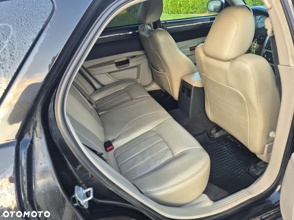 Chrysler 300C 3.0 V6 CRD - 11