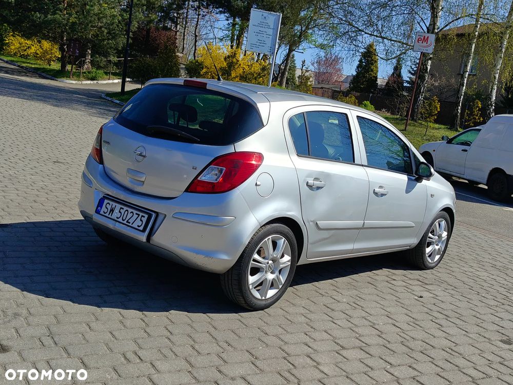 Opel Corsa 1.2 16V Cosmo - 12