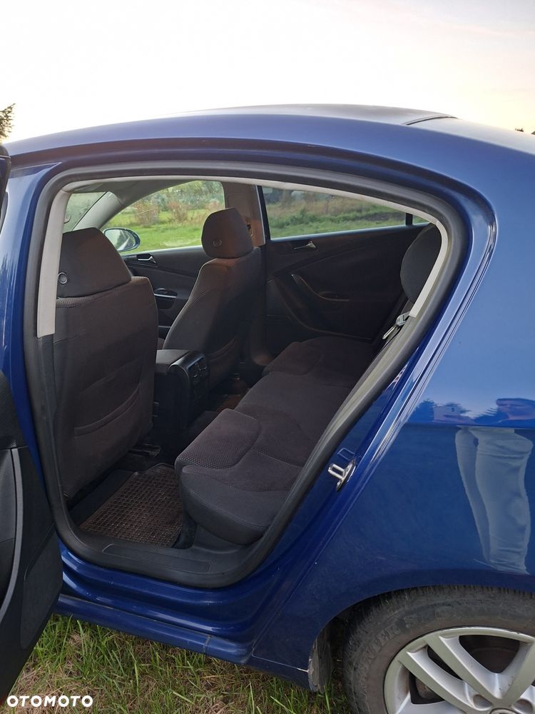 Volkswagen Passat - 12