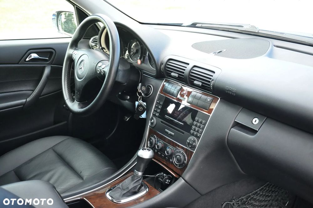 Mercedes-Benz Klasa C 280 7G-TRONIC Classic Sport Edition - 28