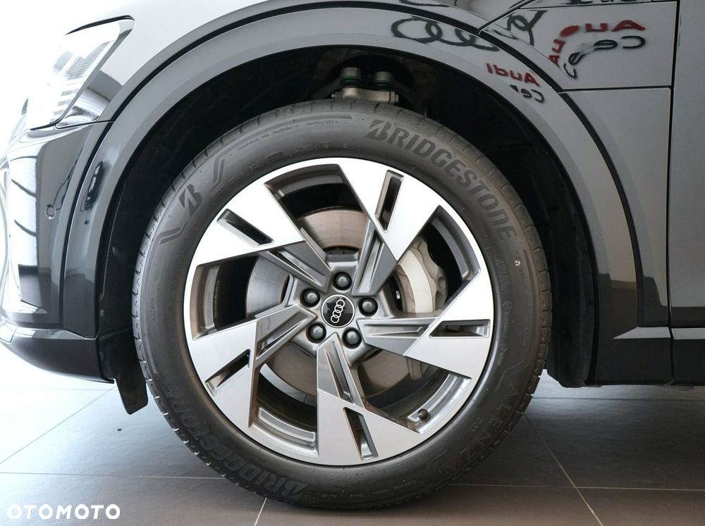 Audi Q8 Sportback e-tron - 8