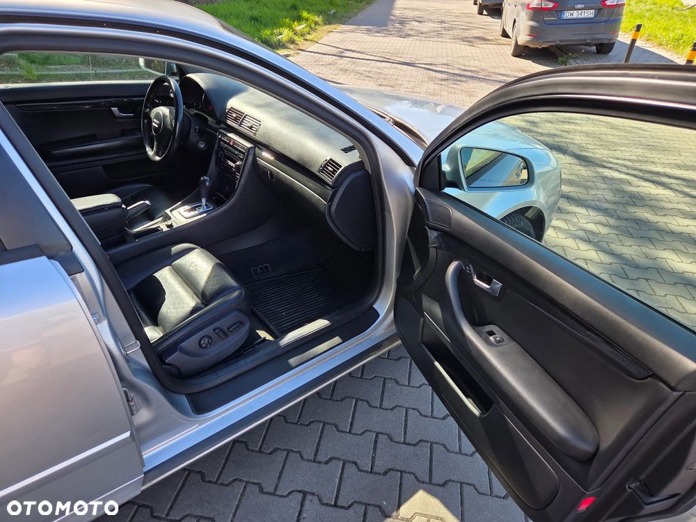 Audi A4 Limousine - 11
