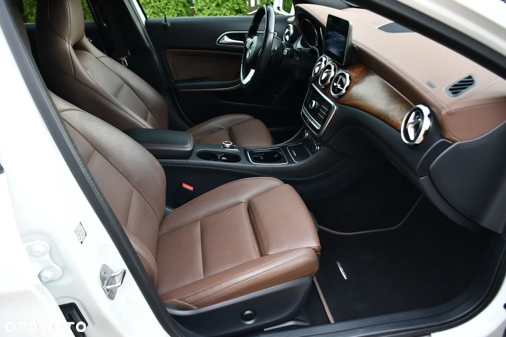 Mercedes-Benz GLA 250 4-Matic AMG Line - 26