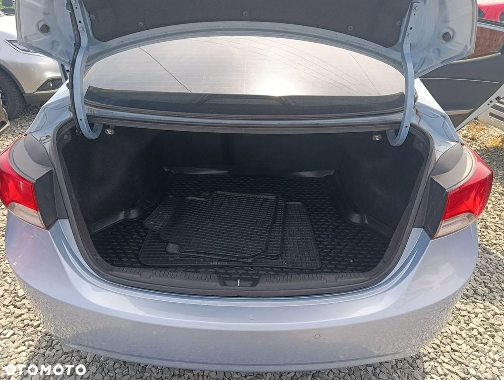 Hyundai Elantra - 20