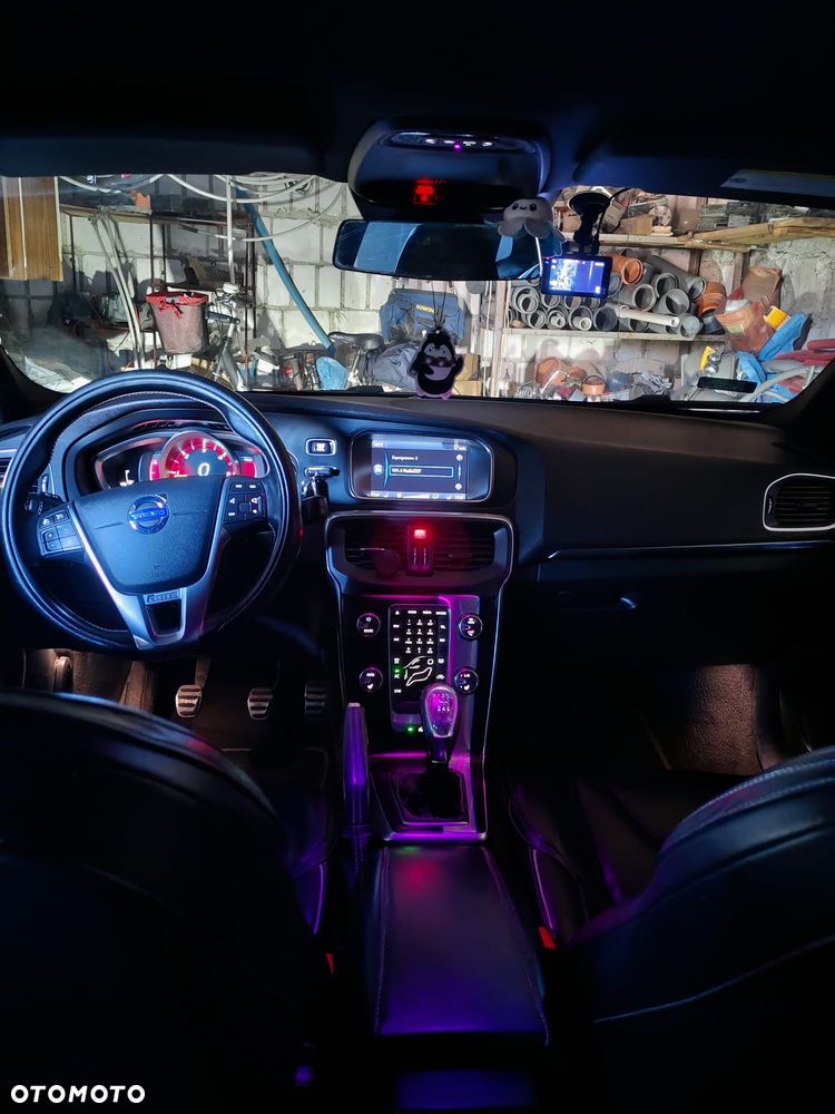 Volvo V40 D2 R-Design - 14