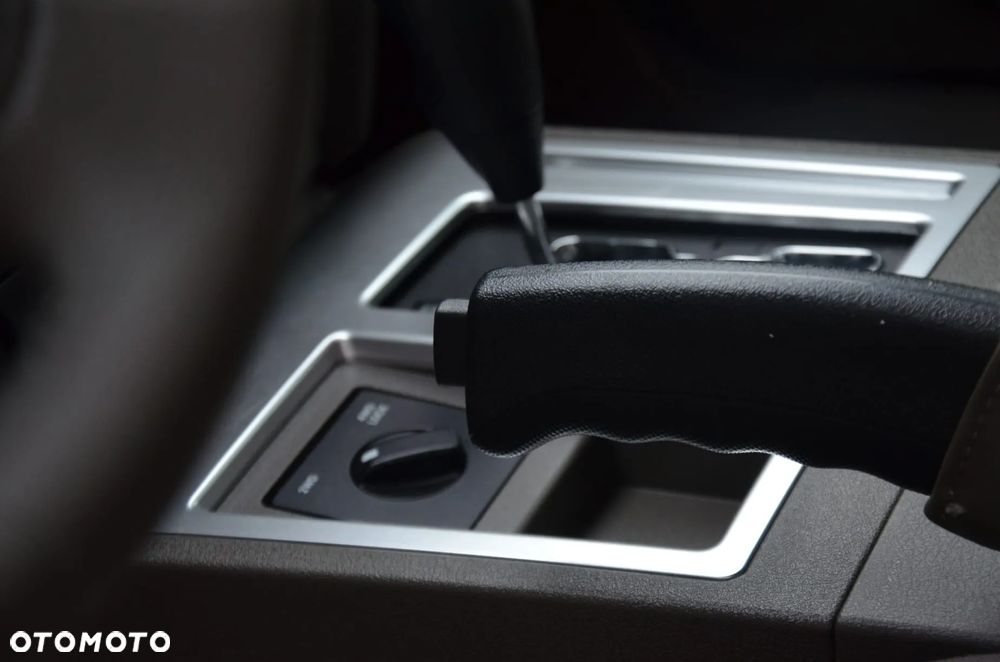 Dodge Nitro 3.7 V6 SLT - 9