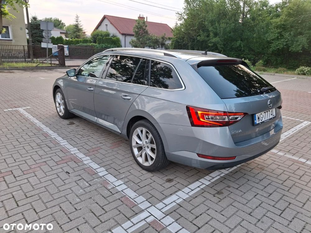 Skoda Superb 2.0 TDI 4x4 Style DSG - 8