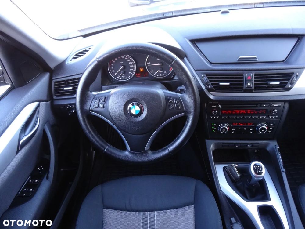 BMW X1 sDrive18d Sport Line - 19