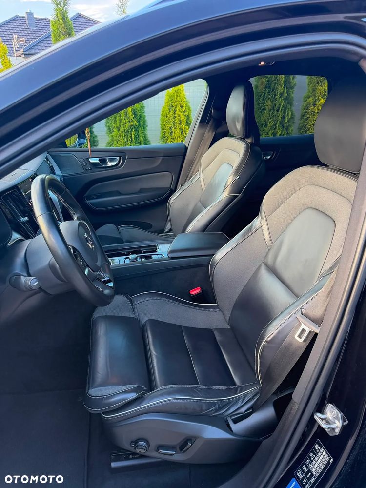 Volvo XC 60 B5 D AWD R-Design - 19