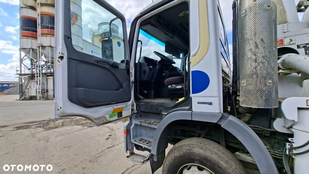 Versalift Actros 3241 B 8X4 + Schwing Fbp 24-125 - 9