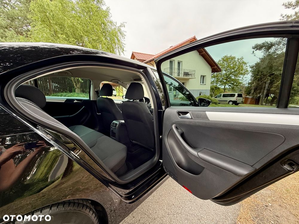 Volkswagen Jetta 1.6 TDI Comfortline - 26