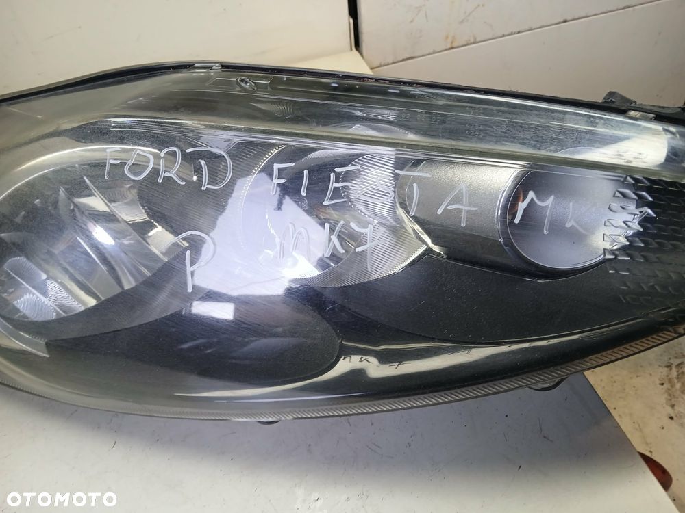 Ford Fiesta Mk7 Lampa przednia prawa-brak zaczepów - 2