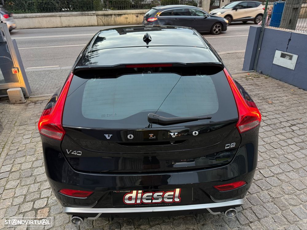 Volvo V40 D2 R Design - 10