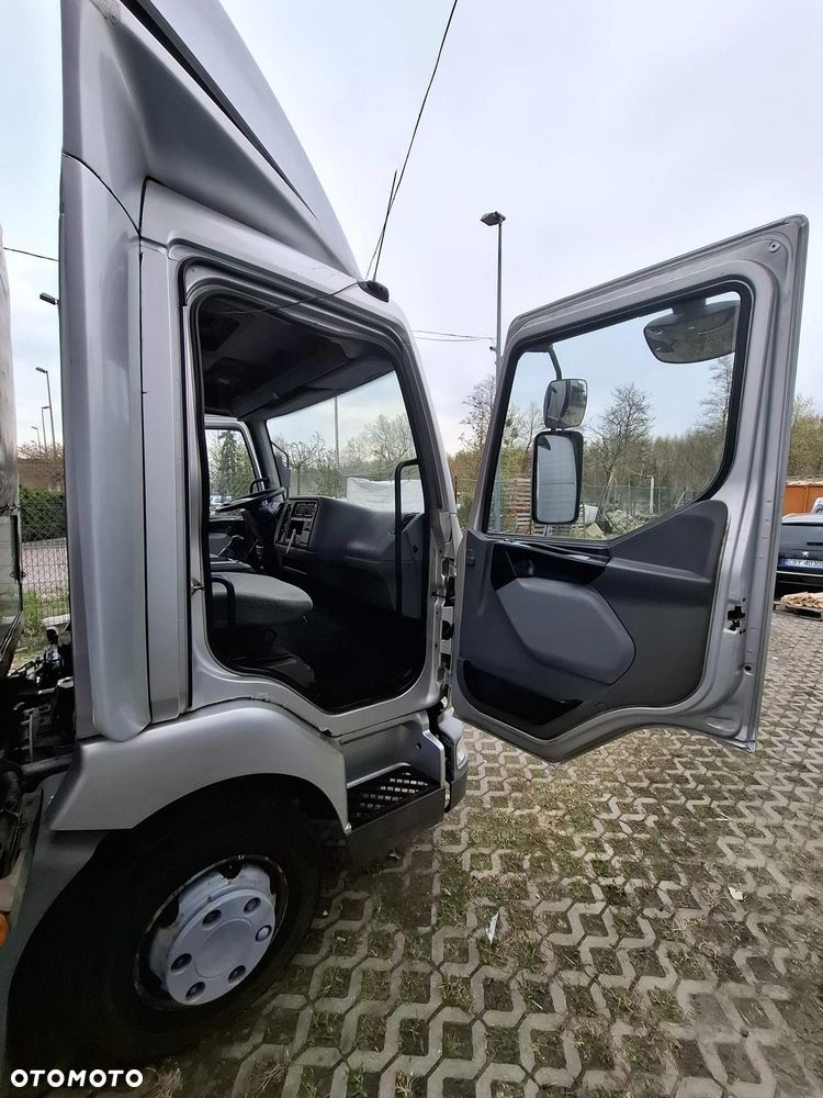 Renault - 9