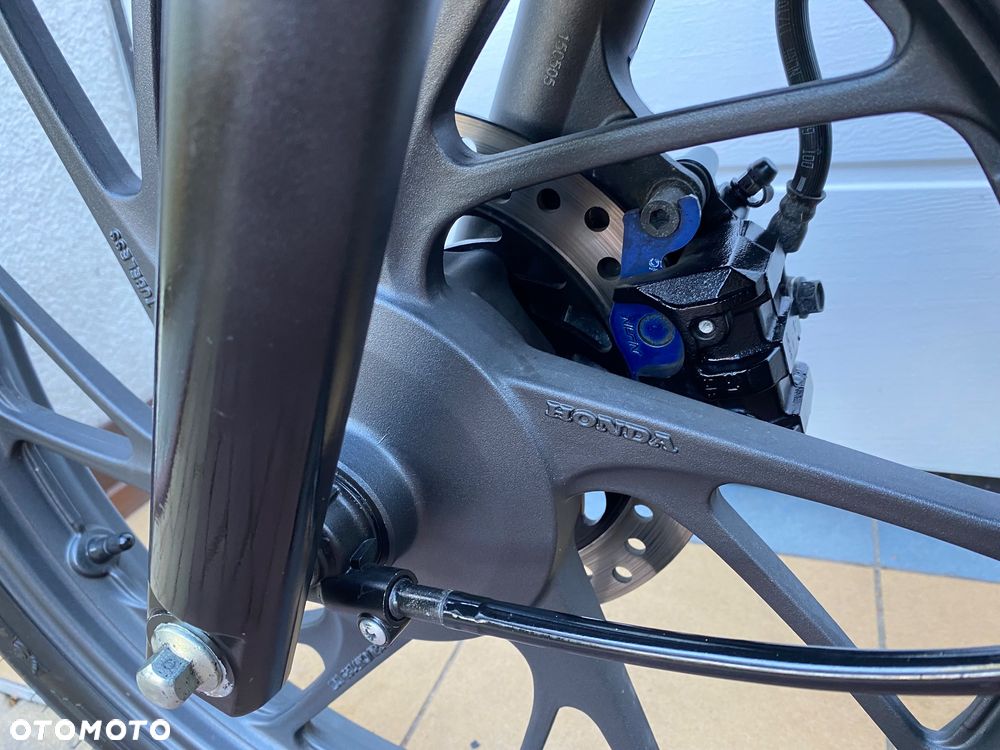 Honda CBF - 19