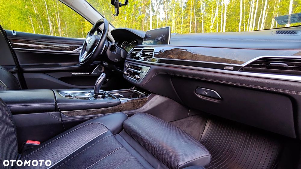 BMW Seria 7 750Li Edition Exclusive - 10