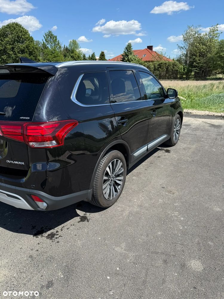Mitsubishi Outlander 2.0 Instyle + 4WD CVT - 7