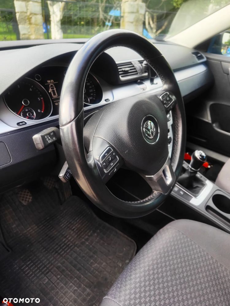 Volkswagen Passat 1.6 TDI Comfortline - 10