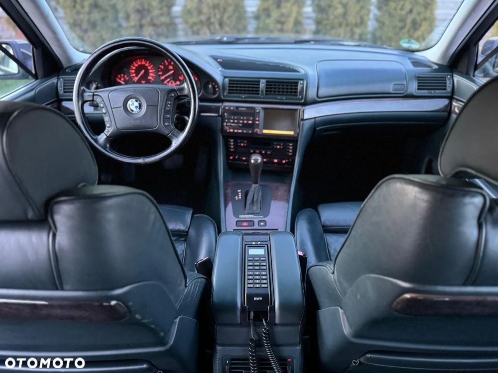 BMW Seria 7 750i - 27
