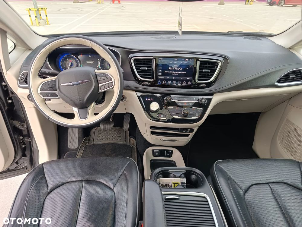 Chrysler Pacifica - 11