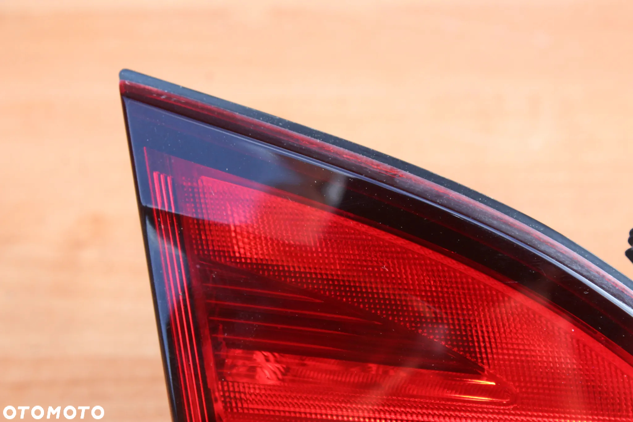 LAMPA LEWY TYŁ W KLAPĘ LED OPEL ZAFIRA C EUROPA 39028599 - 2