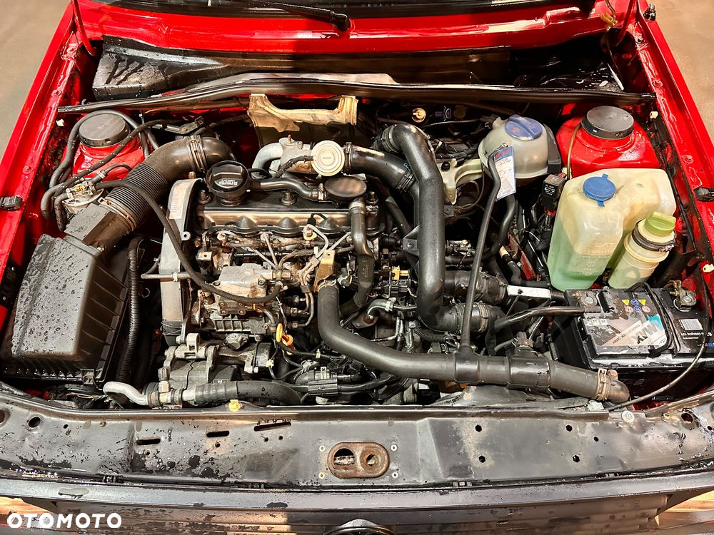Volkswagen Golf 1.6 GL D - 12