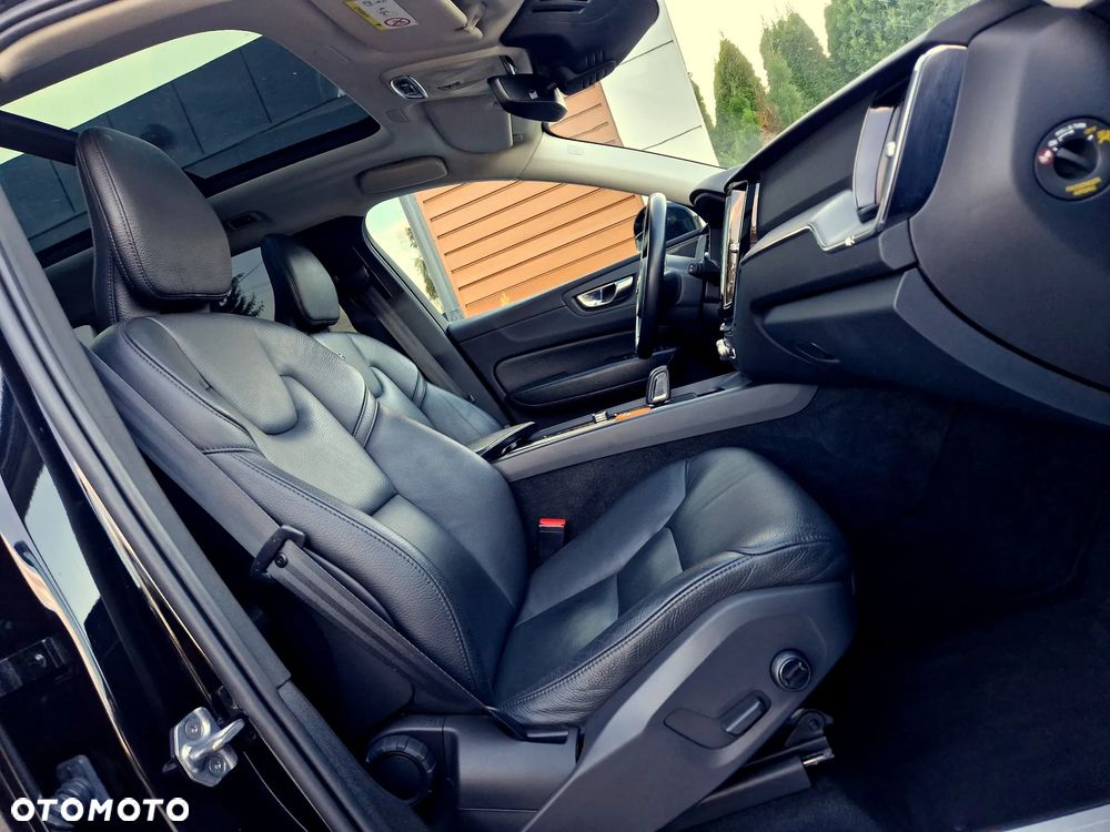 Volvo XC 60 T6 AWD Recharge Geartronic Inscription Expression - 24