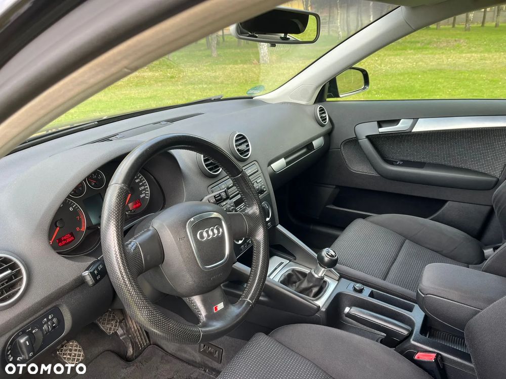 Audi A3 Sportback 1.6 S line Sportpaket plus - 17