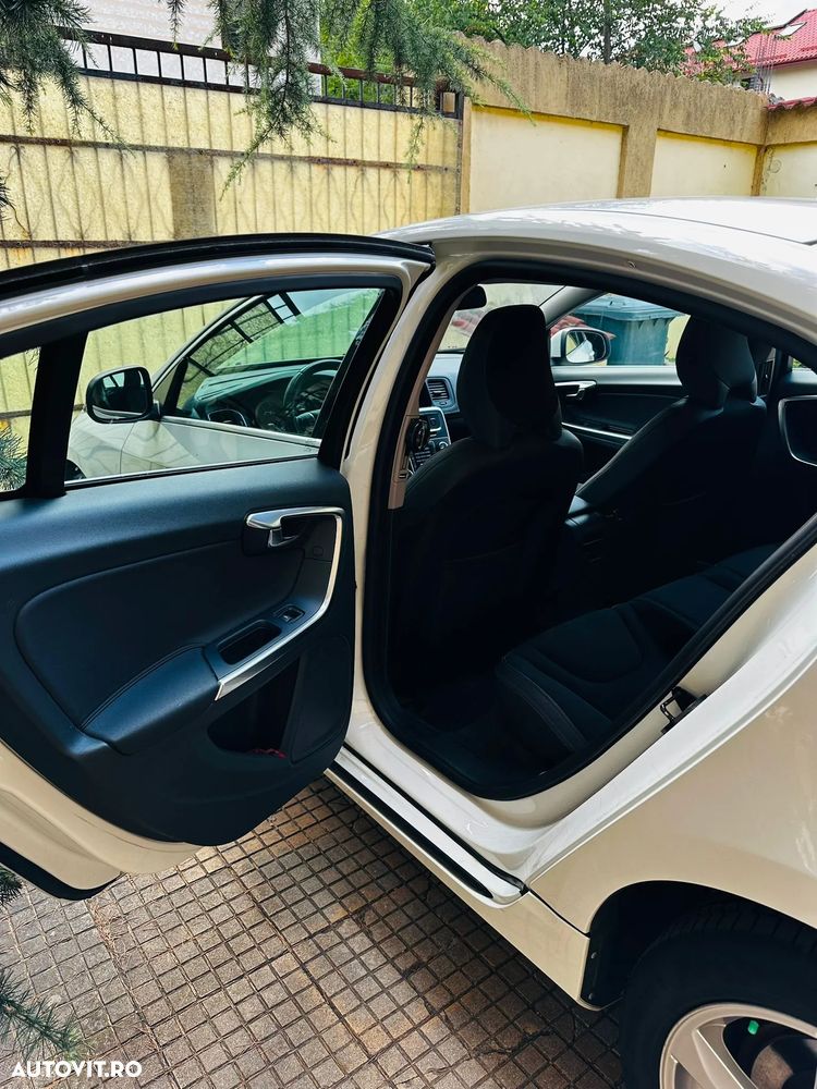 Volvo S60 D5 AWD Geartronic Momentum - 8