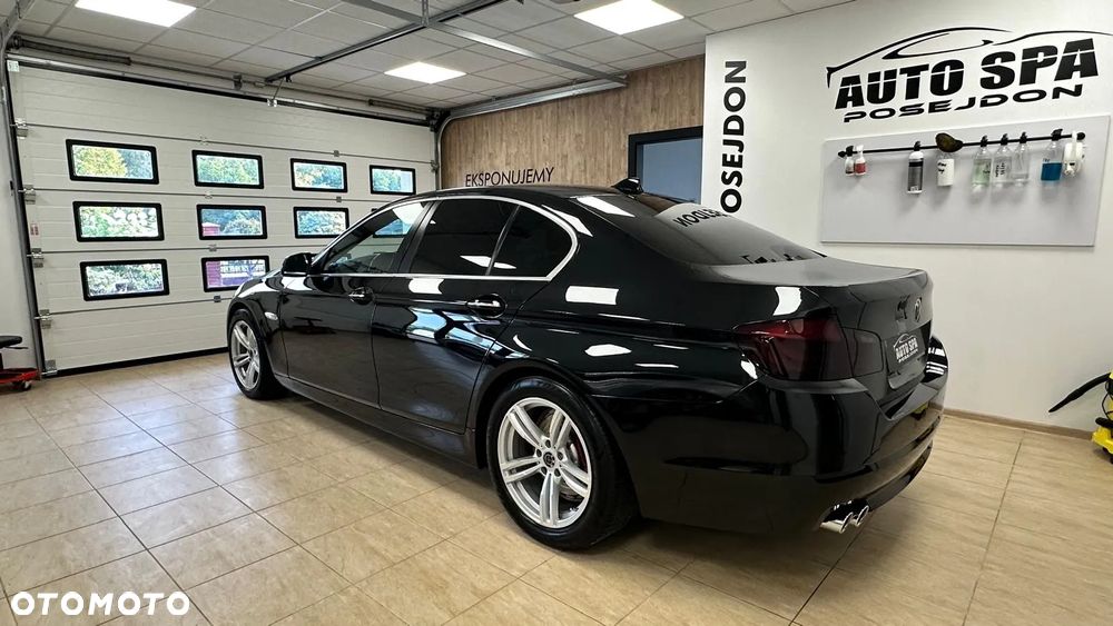 BMW Seria 5 525d - 28