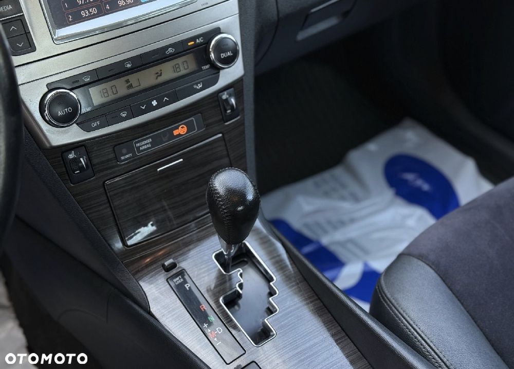 Toyota Avensis 2.0 Prestige NAVI MS - 19