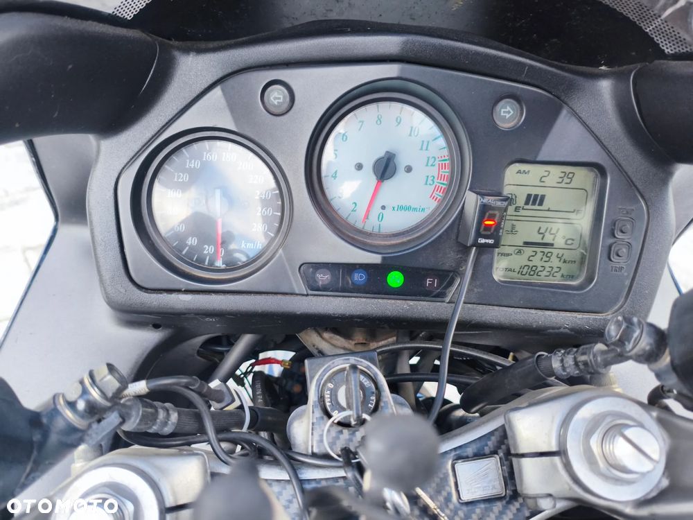 Honda VFR - 13