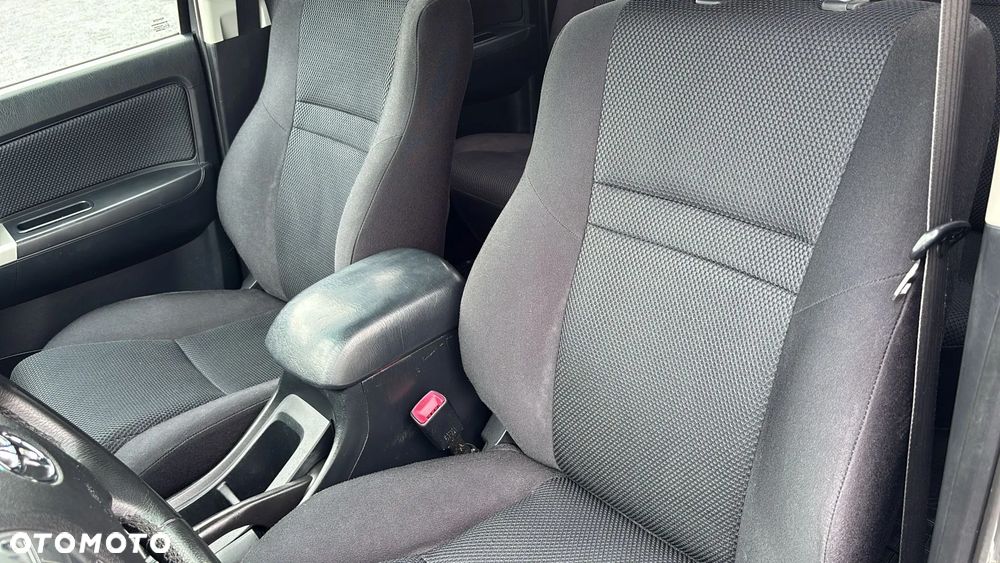 Toyota Hilux 4x4 Double Cab Life - 17
