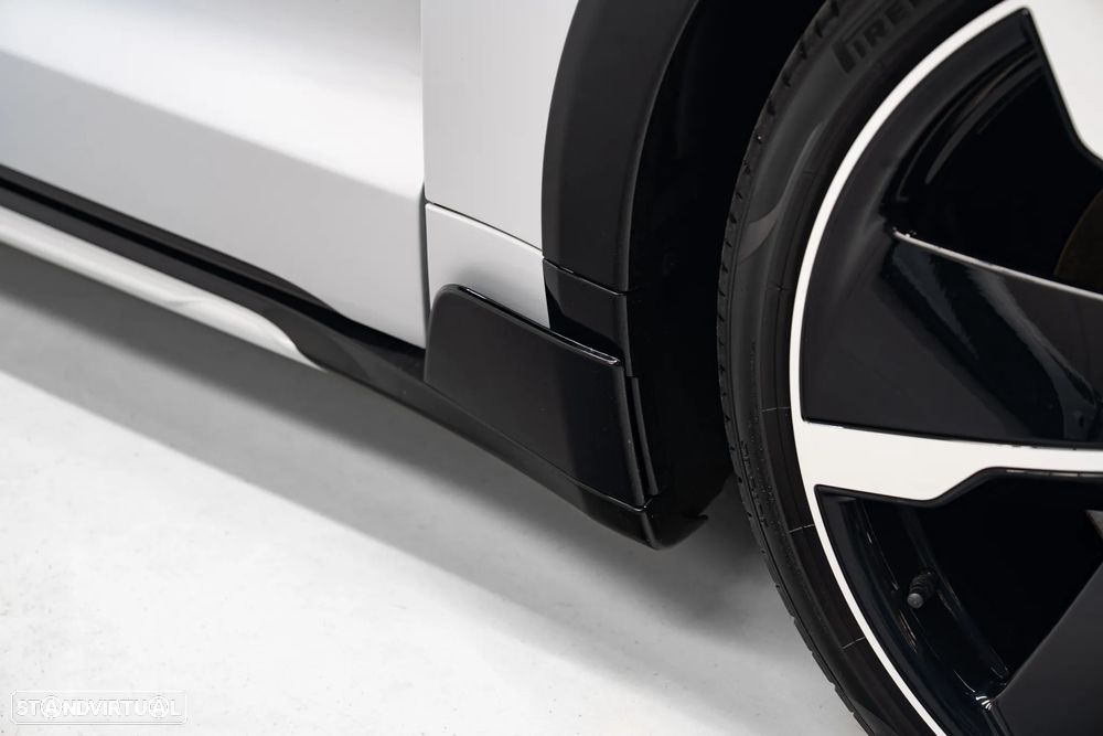 Porsche Taycan Cross Turismo 4 - 9