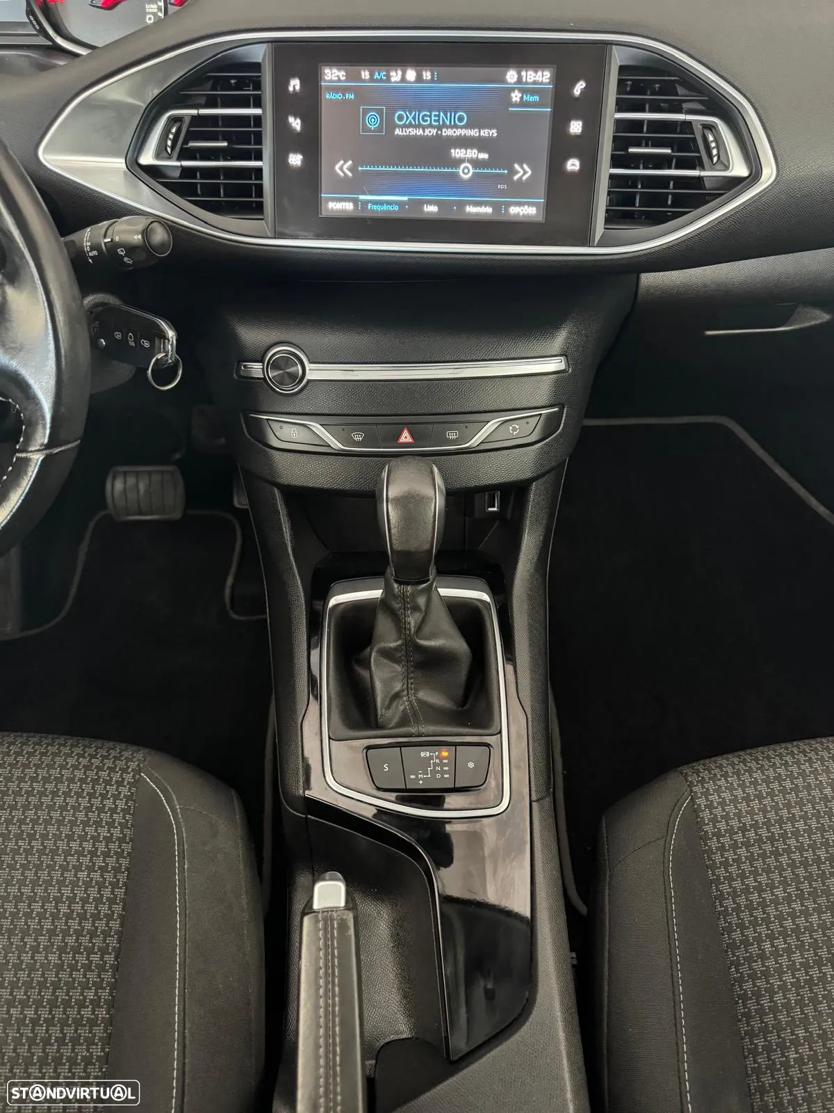 Peugeot 308 1.6 BlueHDi Allure EAT6 - 17