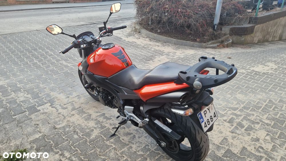 Suzuki GSR - 3