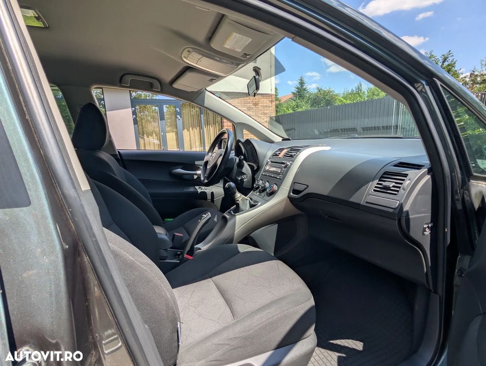 Toyota Auris 1.4 Terra - 13