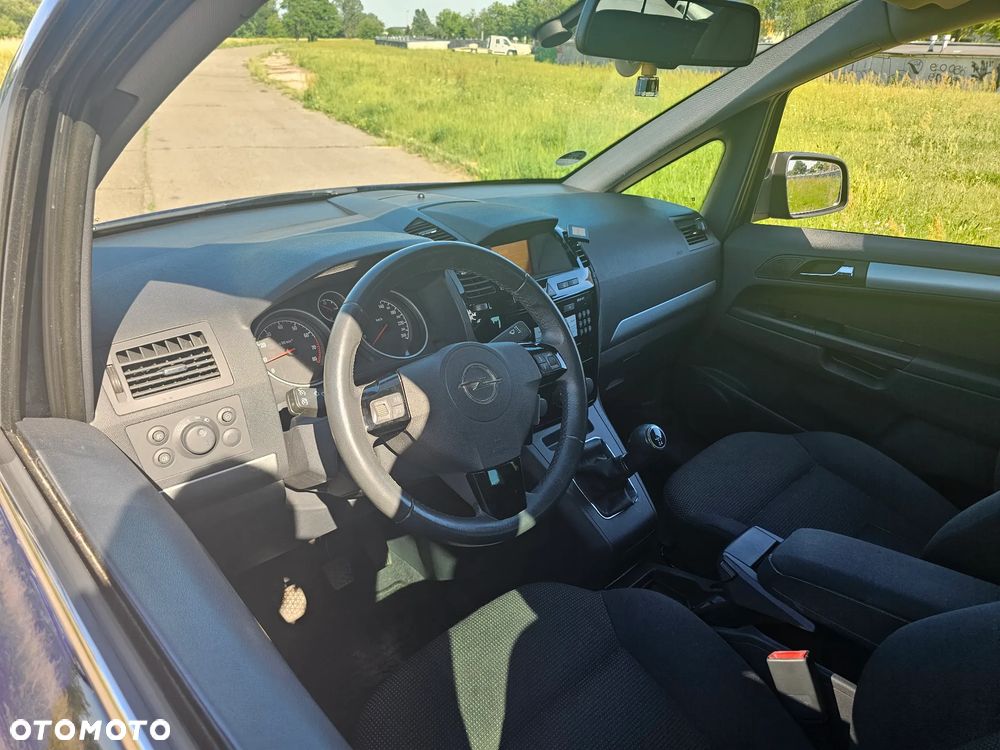 Opel Zafira 1.6 Cosmo - 26