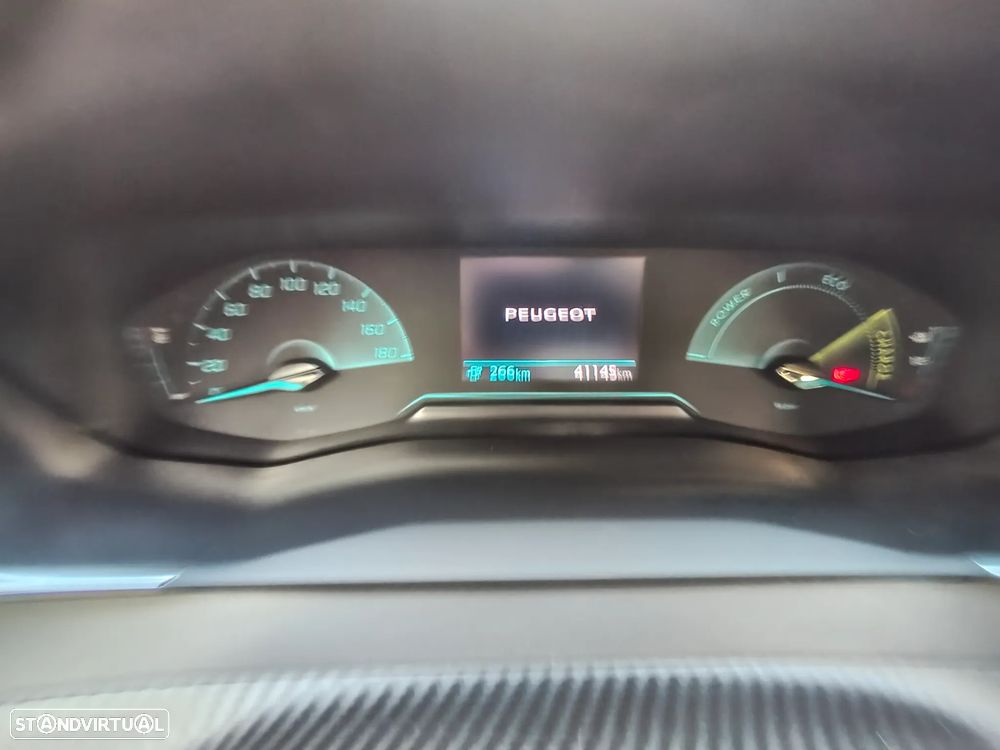 Peugeot e-2008 50 kWh Active Pack - 29