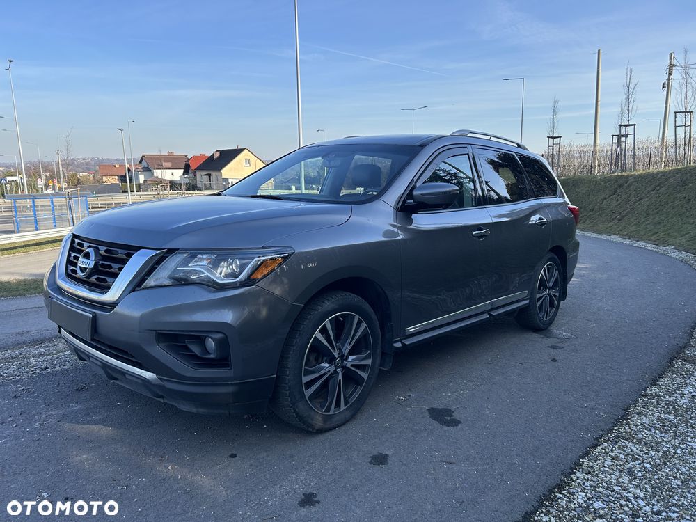 Nissan Pathfinder - 3