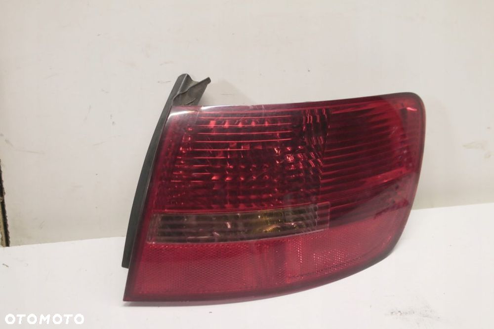 lampa prawy tył Audi A6 C6 kombi - 1